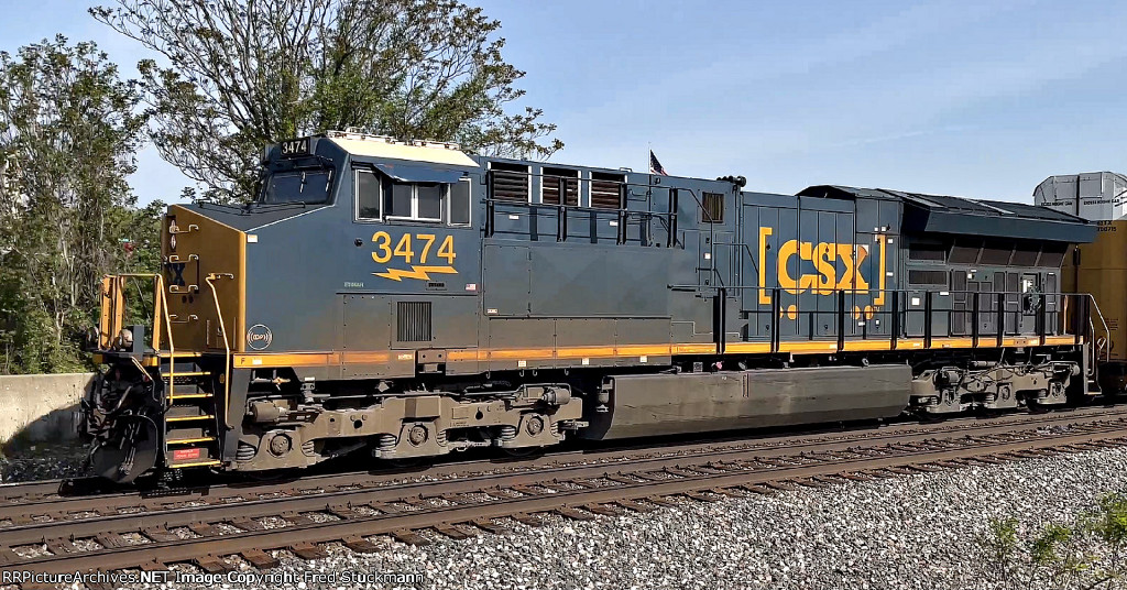 CSX 3474 leads M217.